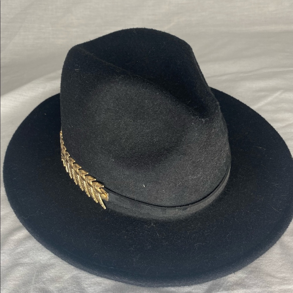 Black wool short brim hat